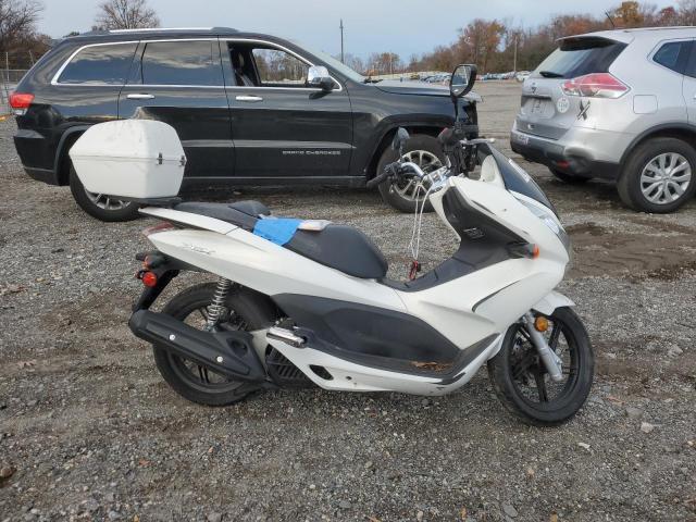 HONDA PCX 2011 white  gas MLHJF2802B5002144 photo #1