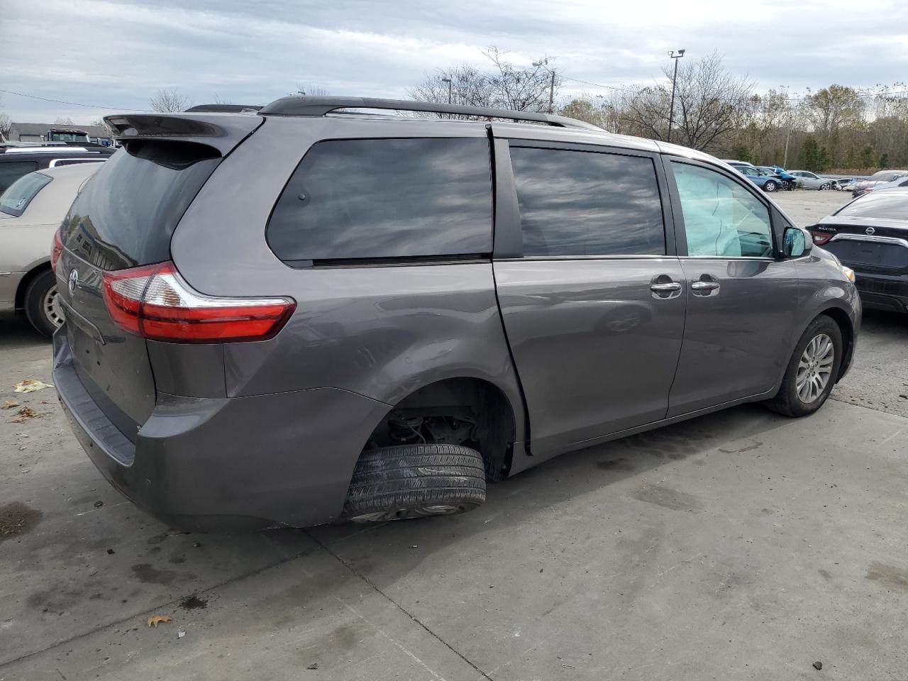 Lot #2981261820 2017 TOYOTA SIENNA XLE