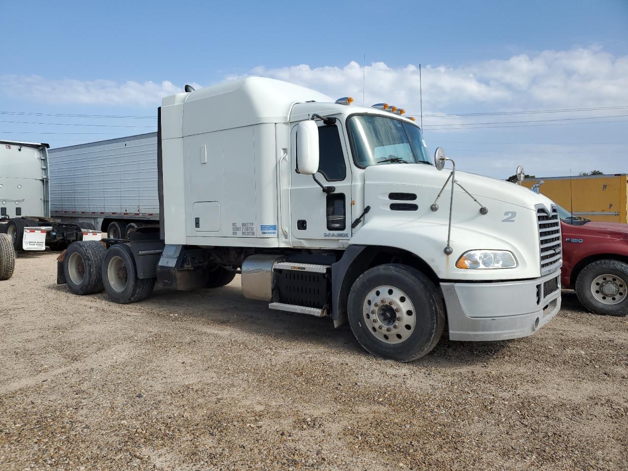 Lot #2971957051 2014 MACK 600 CXU600