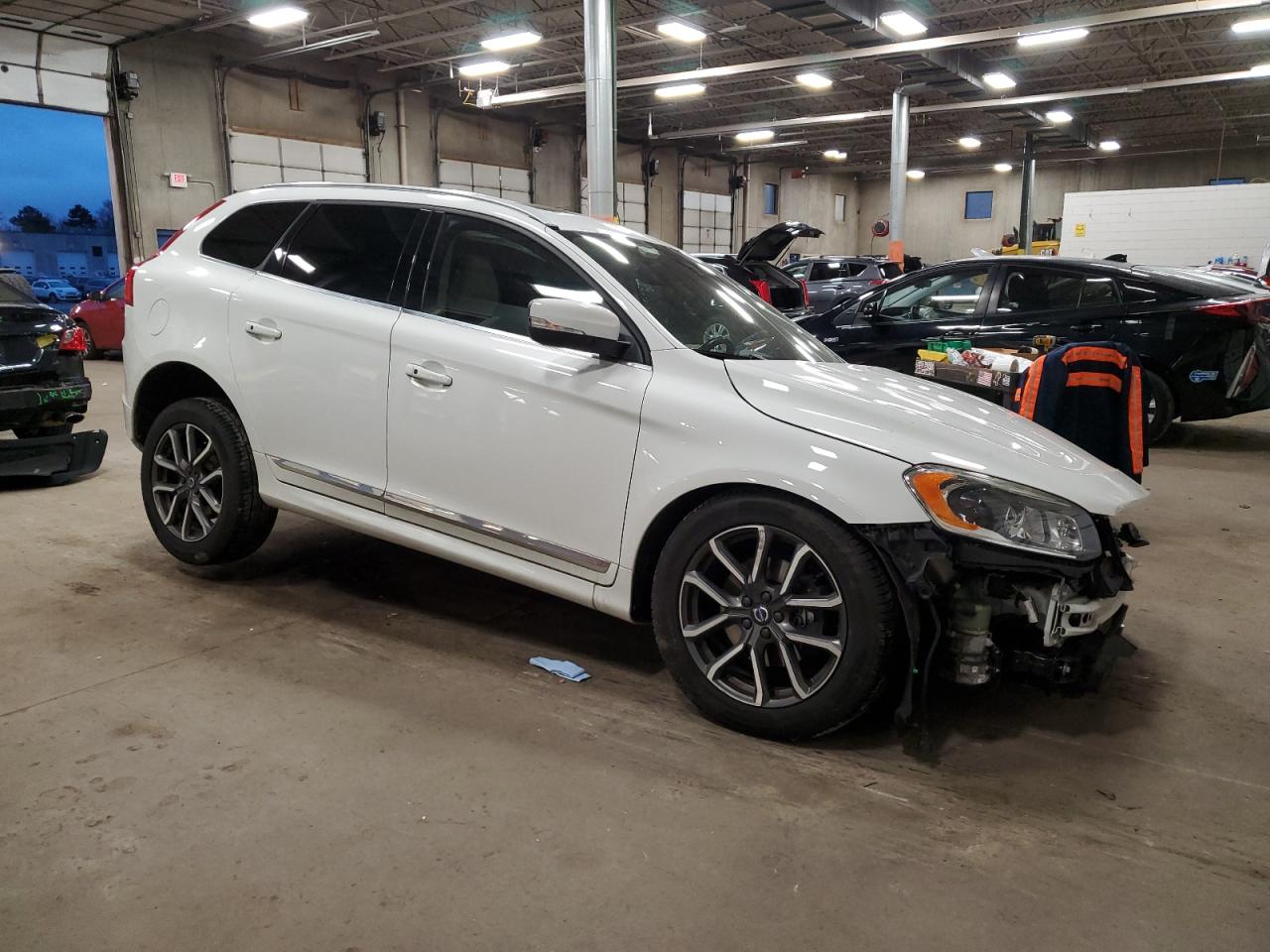 Lot #3024172838 2016 VOLVO XC60 T6 PL