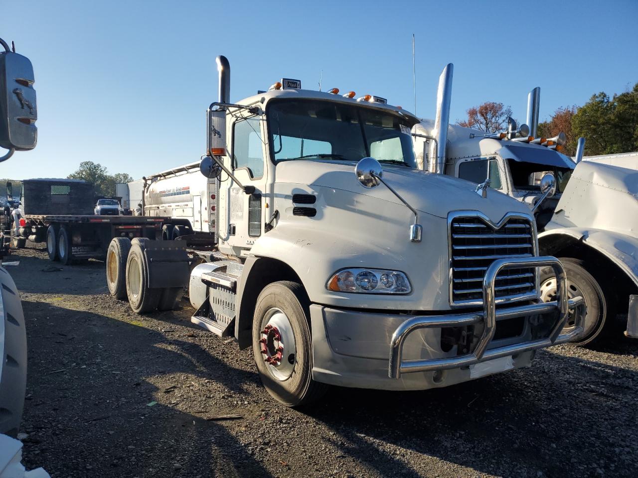 Lot #2990997185 2013 MACK 600 CXU600