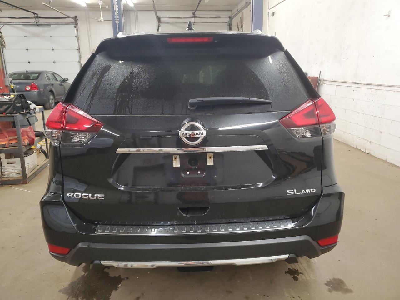 Lot #3026000967 2017 NISSAN ROGUE SV