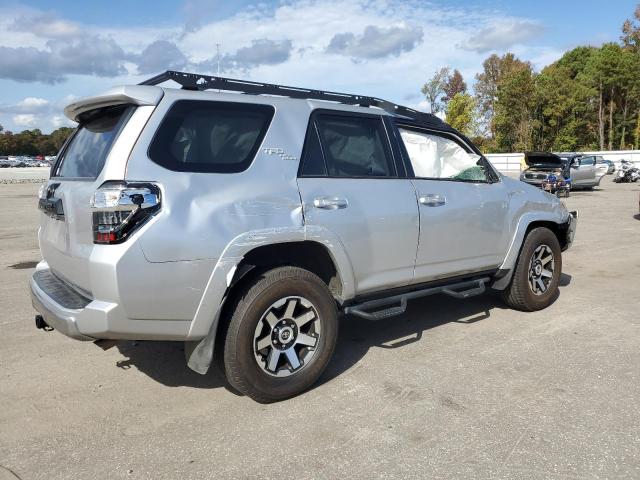 VIN JTERU5JR5N6037468 2022 TOYOTA 4RUNNER no.3