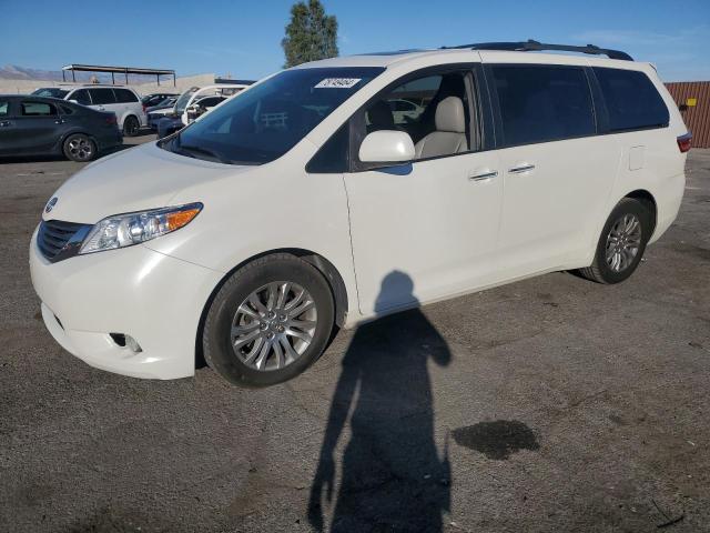 2016 TOYOTA SIENNA XLE - 5TDYK3DC7GS747105