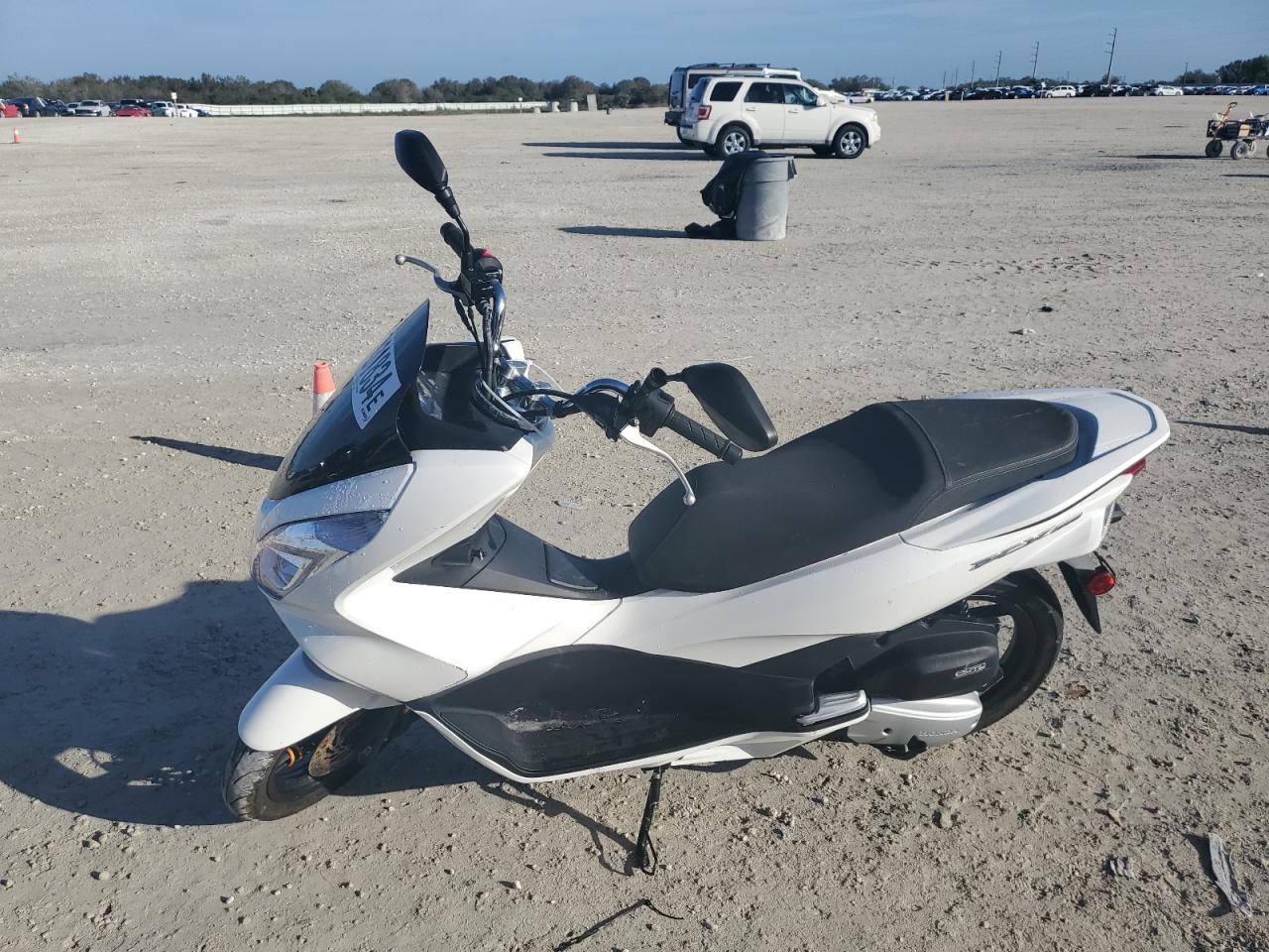 Lot #3042127627 2017 HONDA PCX 150