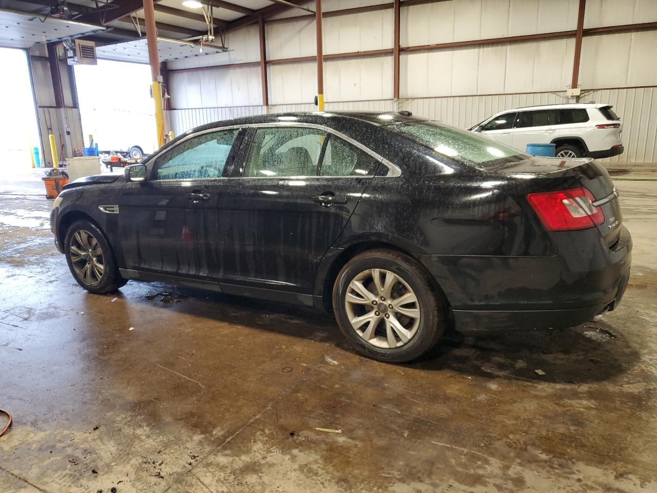 Lot #3030635153 2012 FORD TAURUS SEL