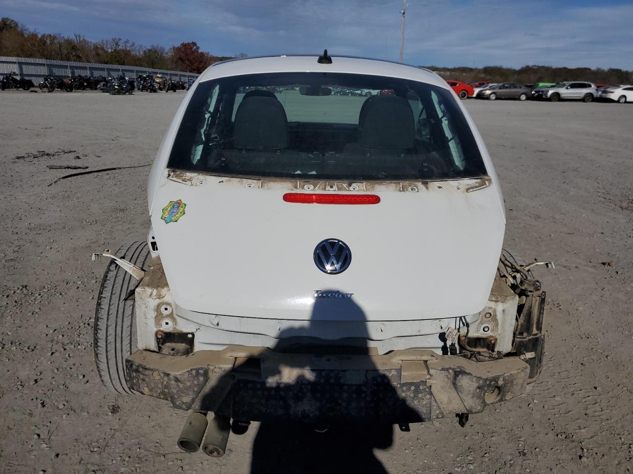 Lot #3028221032 2018 VOLKSWAGEN BEETLE S