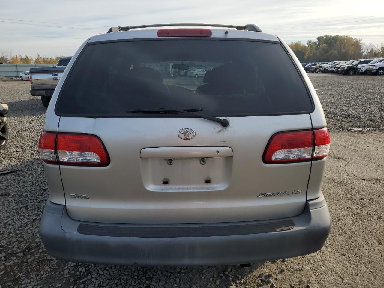 Lot #2989333590 2001 TOYOTA SIENNA LE