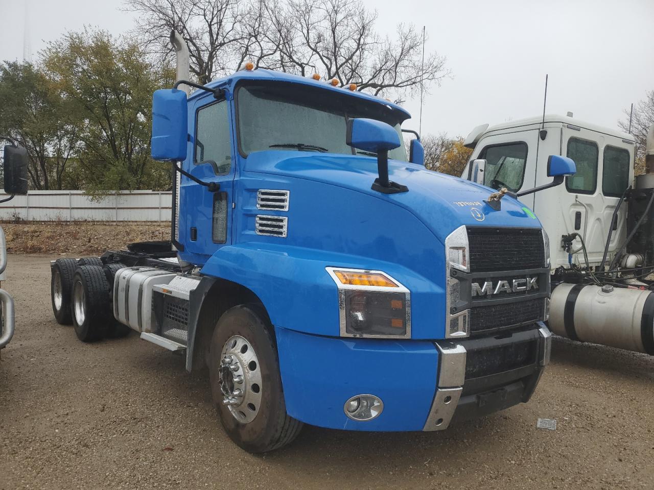 Lot #2989182711 2020 MACK ANTHEM