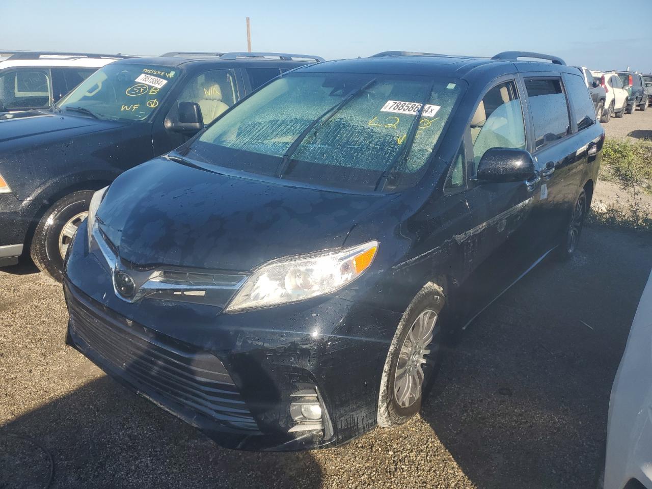  Salvage Toyota Sienna