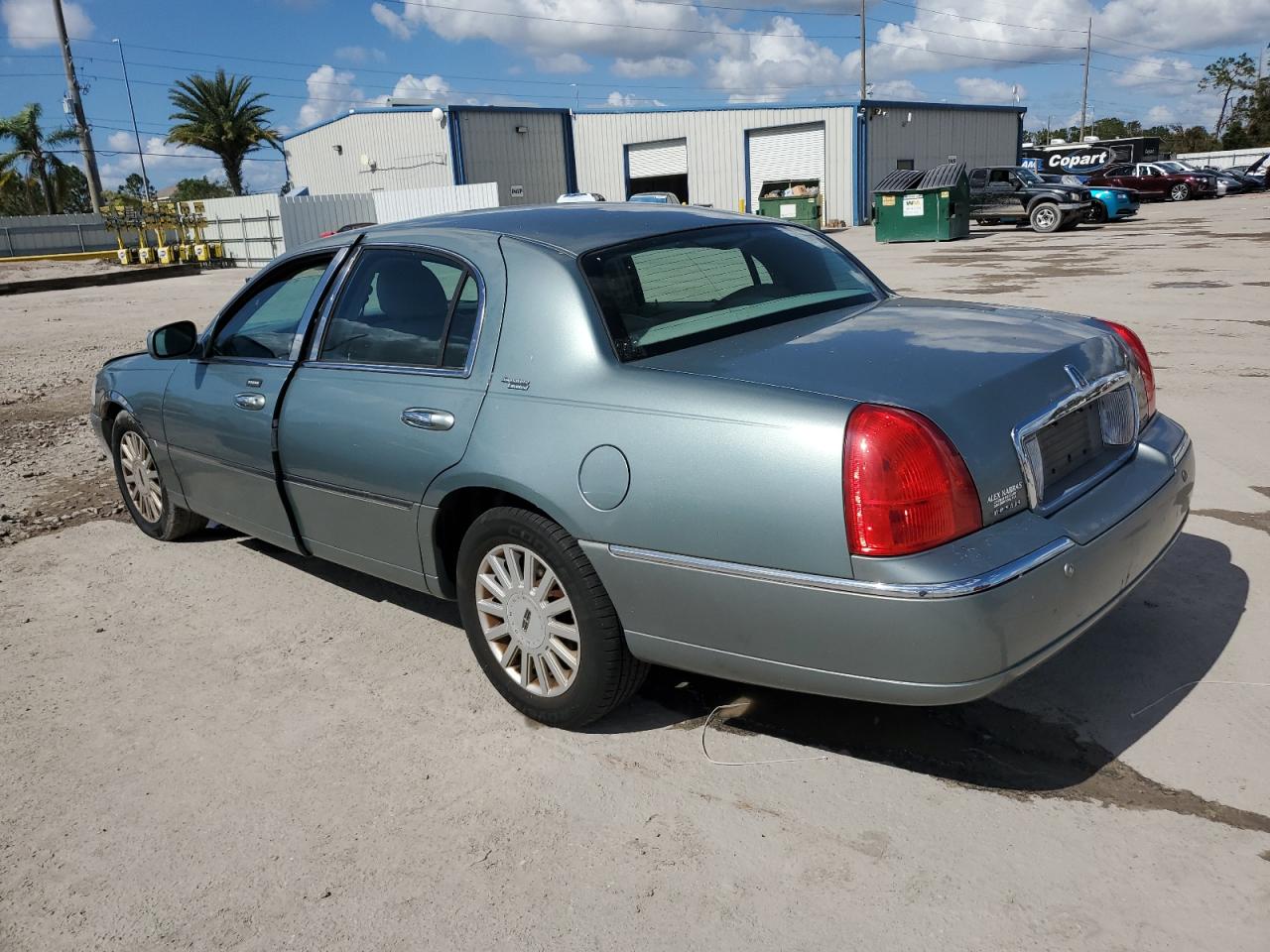 Lot #3030417460 2005 LINCOLN TOWN CAR