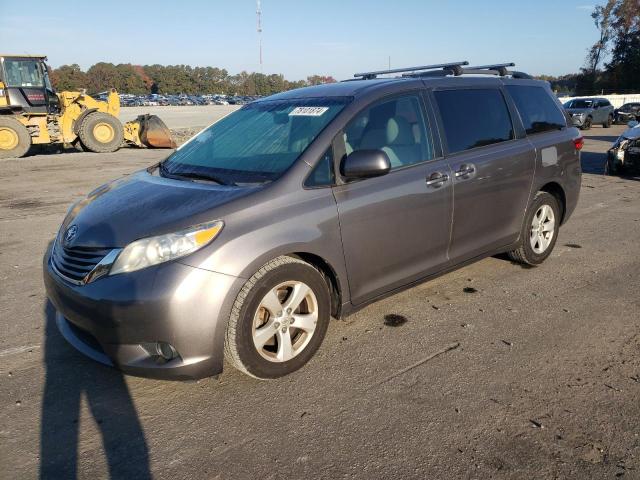 TOYOTA SIENNA LE