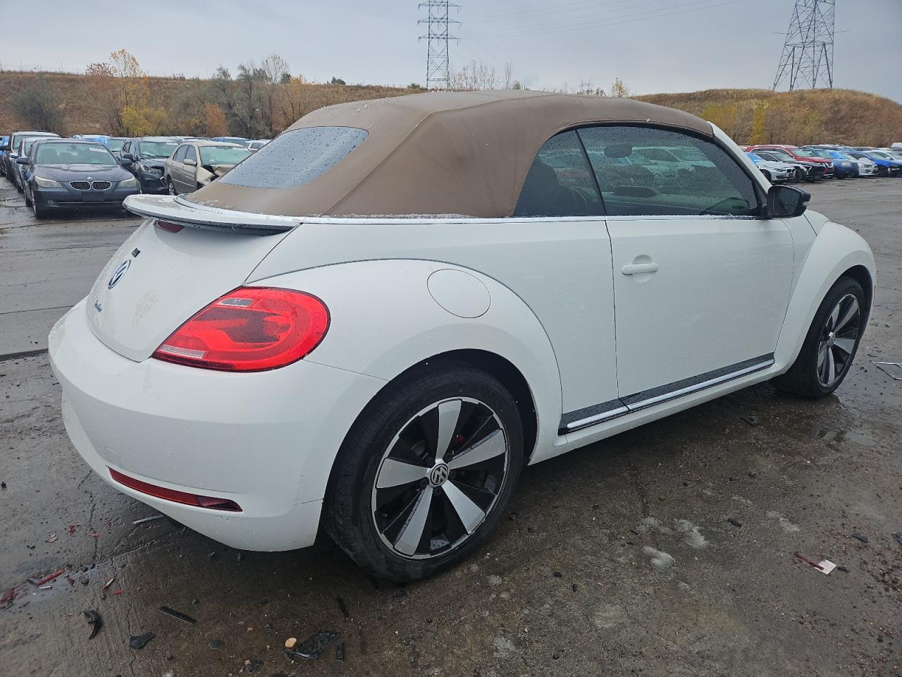 Lot #2994432094 2013 VOLKSWAGEN BEETLE TUR