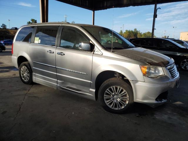 2016 CHRYSLER TOWN & COU - 2C4RC1CG8GR271398