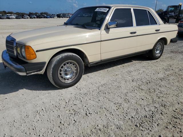 MERCEDES-BENZ 240 D