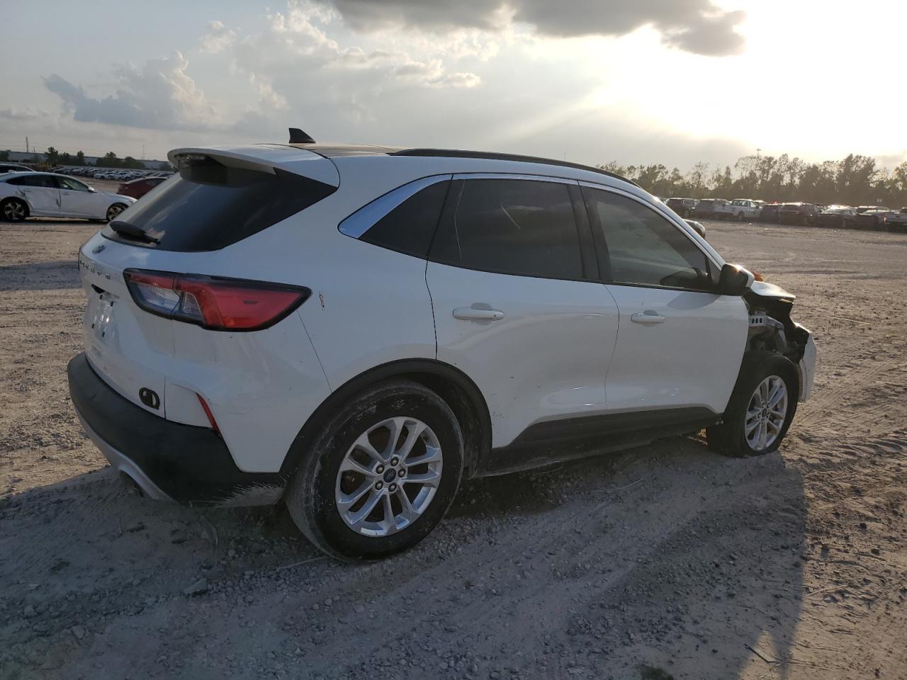 Lot #2976704782 2021 FORD ESCAPE SE