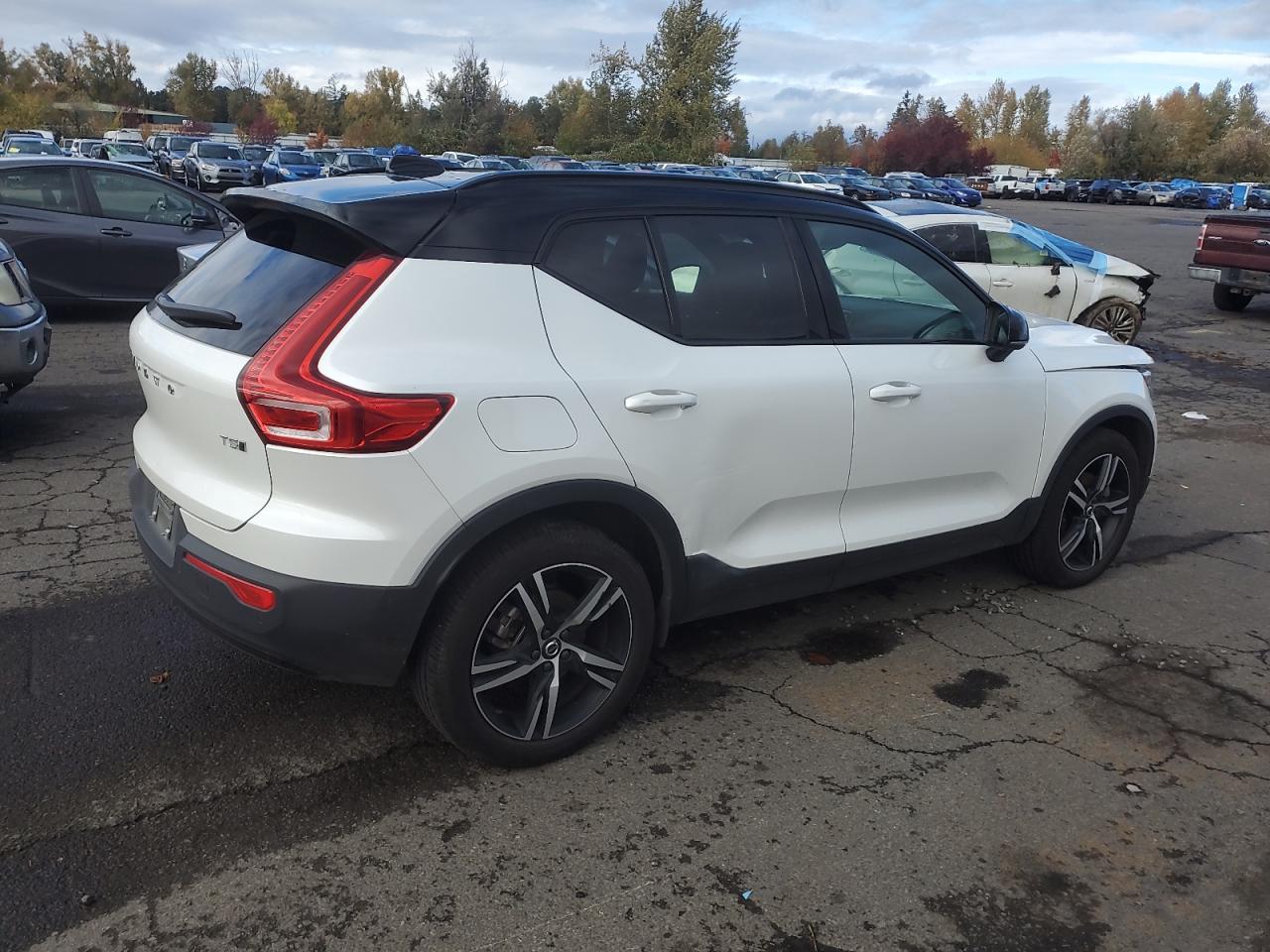 Lot #2987003756 2021 VOLVO XC40 T5 R-