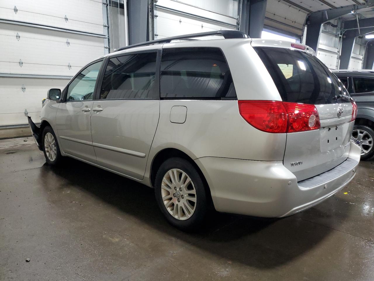 Lot #2989207650 2010 TOYOTA SIENNA XLE