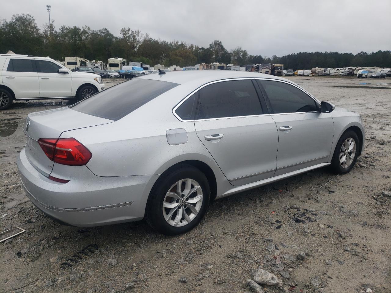 Lot #3006779103 2017 VOLKSWAGEN PASSAT S