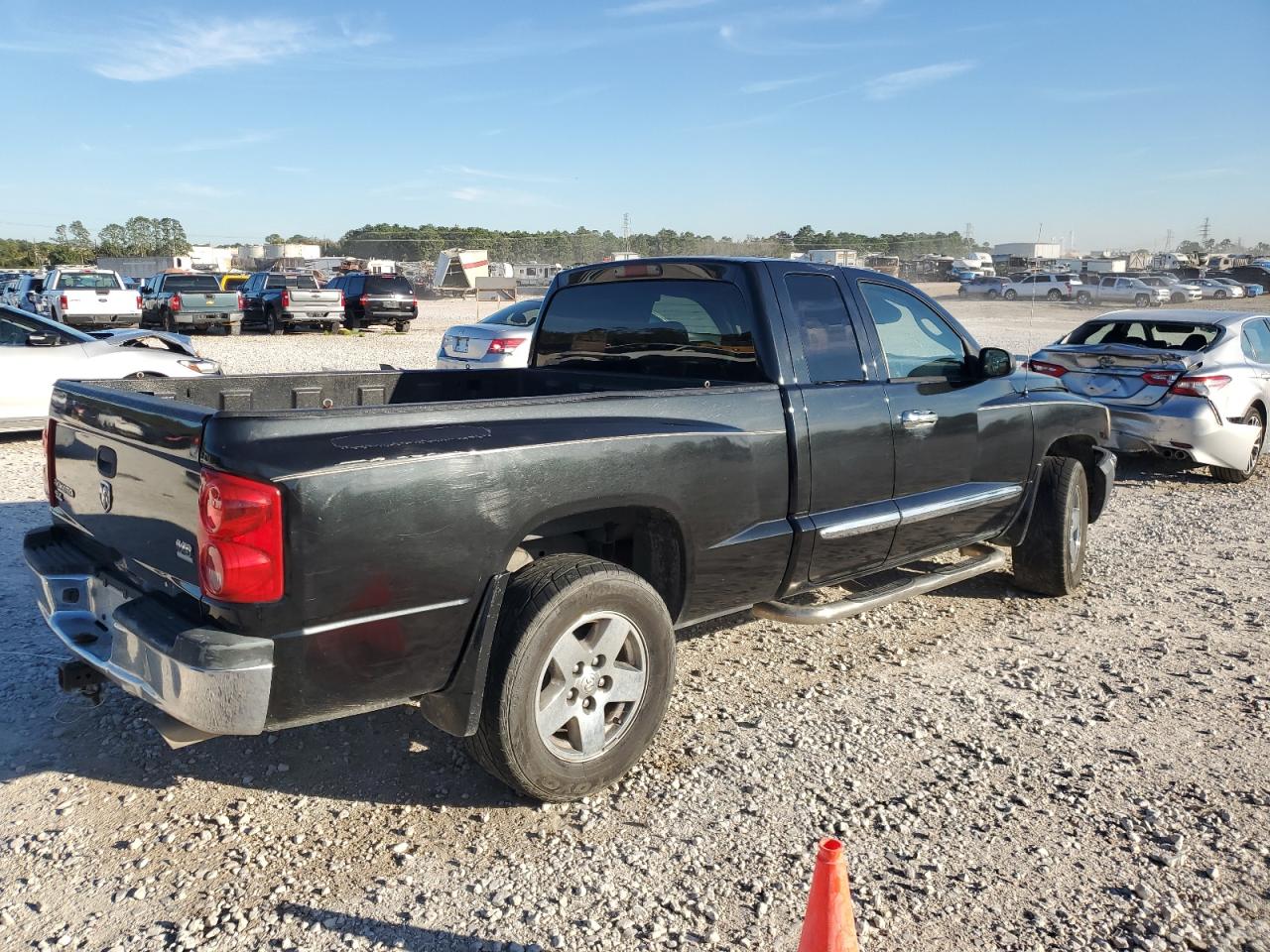 Lot #3037333756 2005 DODGE DAKOTA SLT