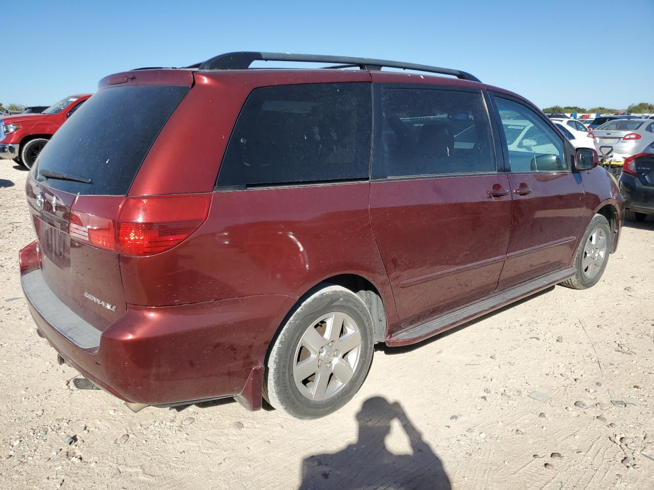 Lot #2976986649 2005 TOYOTA SIENNA XLE