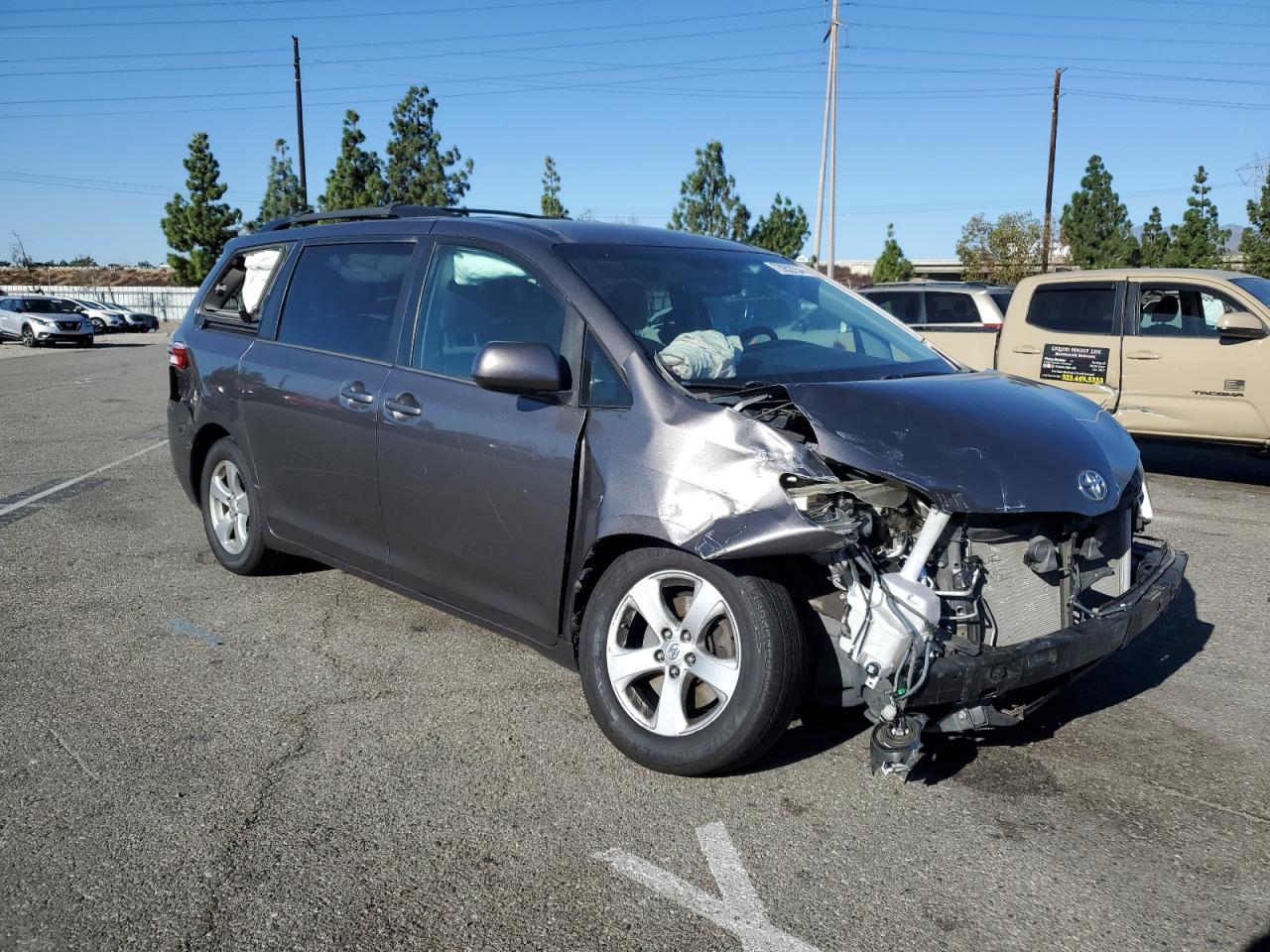 Lot #2989000541 2015 TOYOTA SIENNA LE