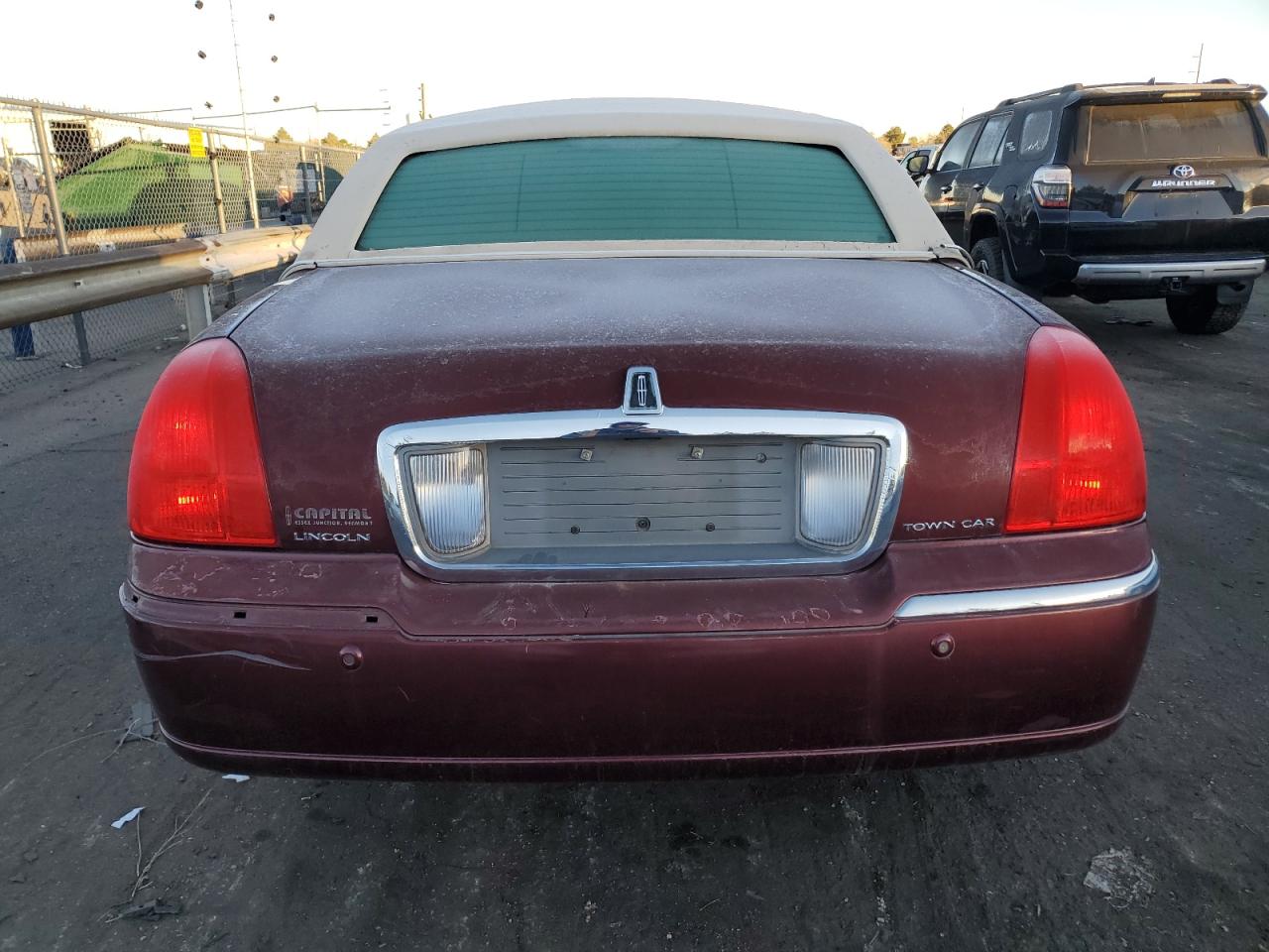 Lot #3026235274 2004 LINCOLN TOWN CAR E