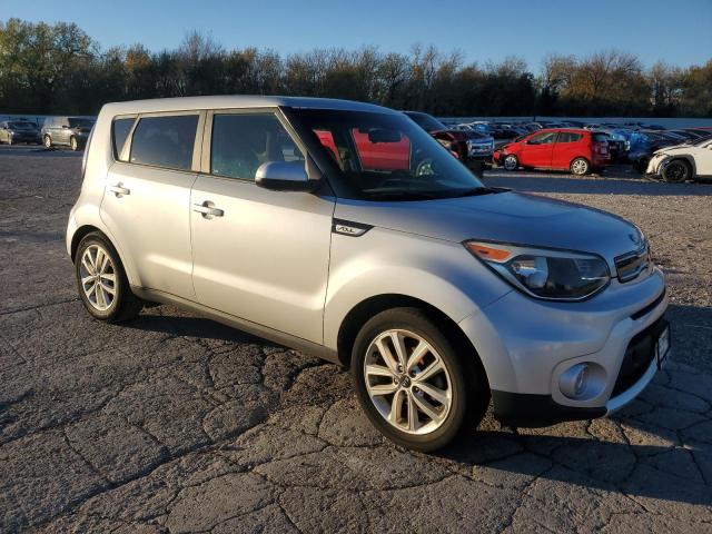 VIN KNDJP3A52J7532516 2018 KIA SOUL no.4