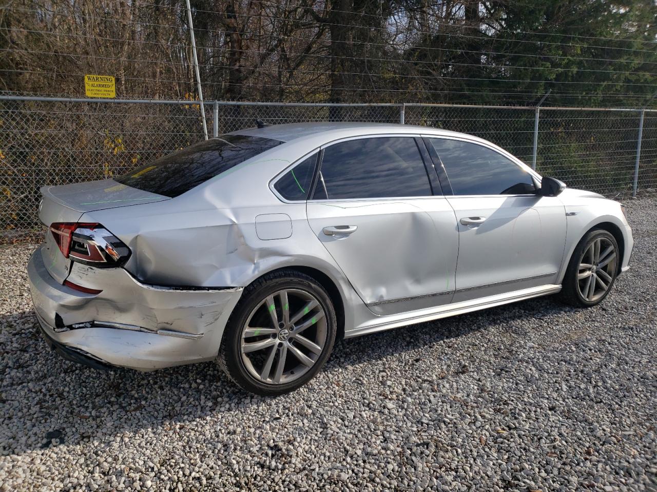 Lot #3037018726 2017 VOLKSWAGEN PASSAT R-L