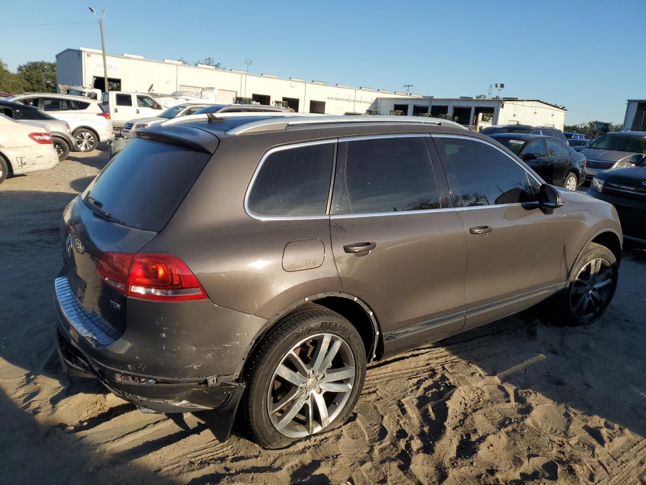 Lot #3033245861 2012 VOLKSWAGEN TOUAREG V6