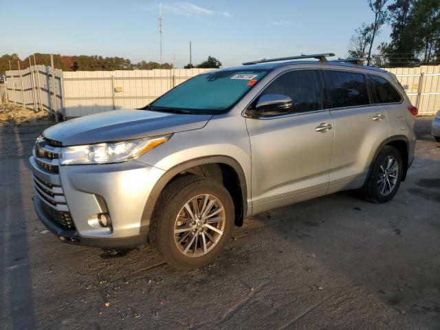 TOYOTA HIGHLANDER 2018 silver  gas 5TDJZRFH9JS540845 photo #1