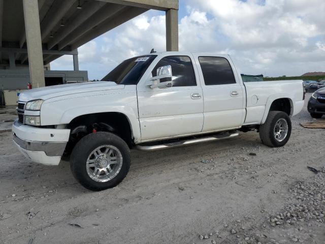 CHEVROLET SILVERADO 2006 white crew pic diesel 1GCHK23266F137214 photo #1