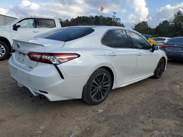 VIN 4T1B61HK3JU117080 2018 Toyota Camry, Xse no.3