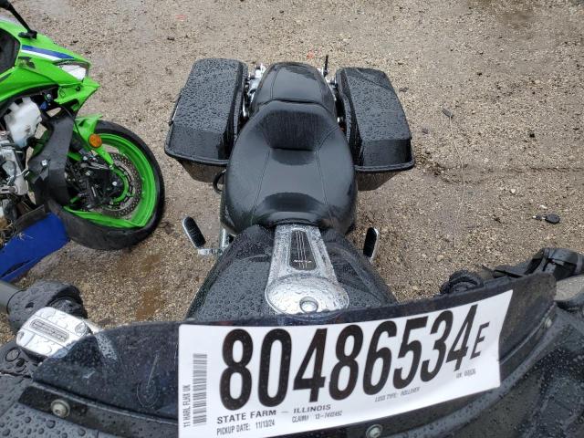 2011 HARLEY-DAVIDSON FLHX - 1HD1KBM1XBB668536