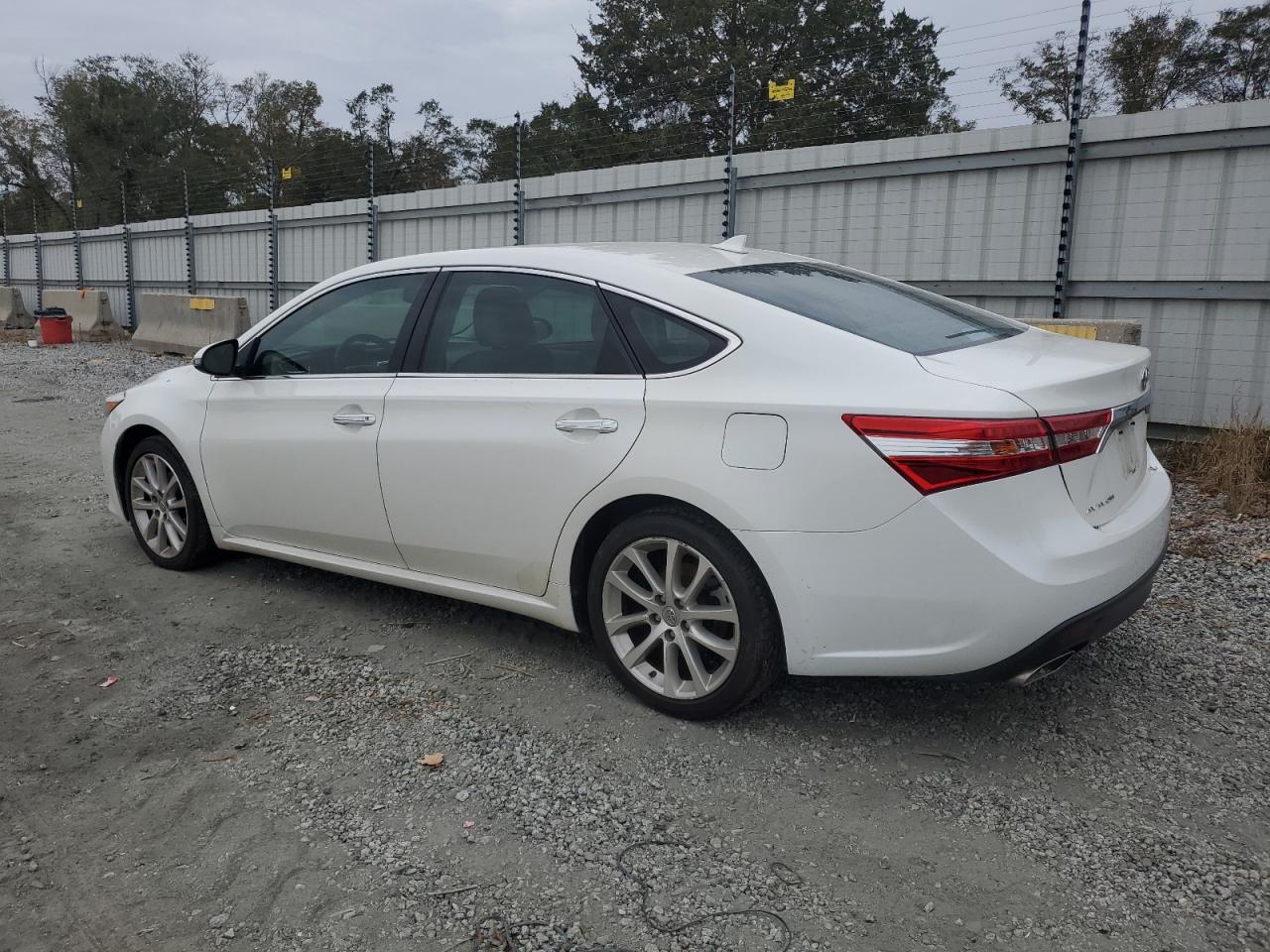 Lot #2977041581 2013 TOYOTA AVALON BAS