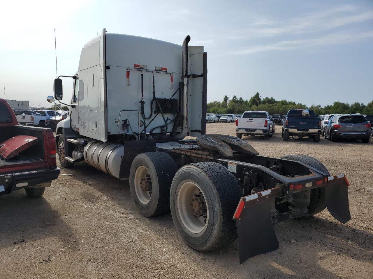 Lot #2971957051 2014 MACK 600 CXU600