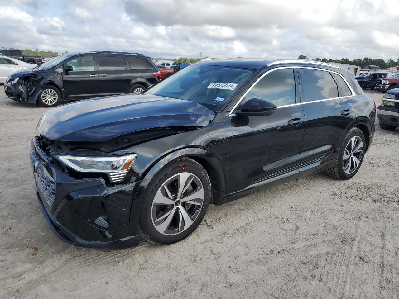  Salvage Audi Q8