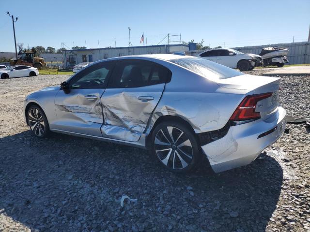 2022 VOLVO S60 B5 MOM - 7JRL12FZ4NG177811