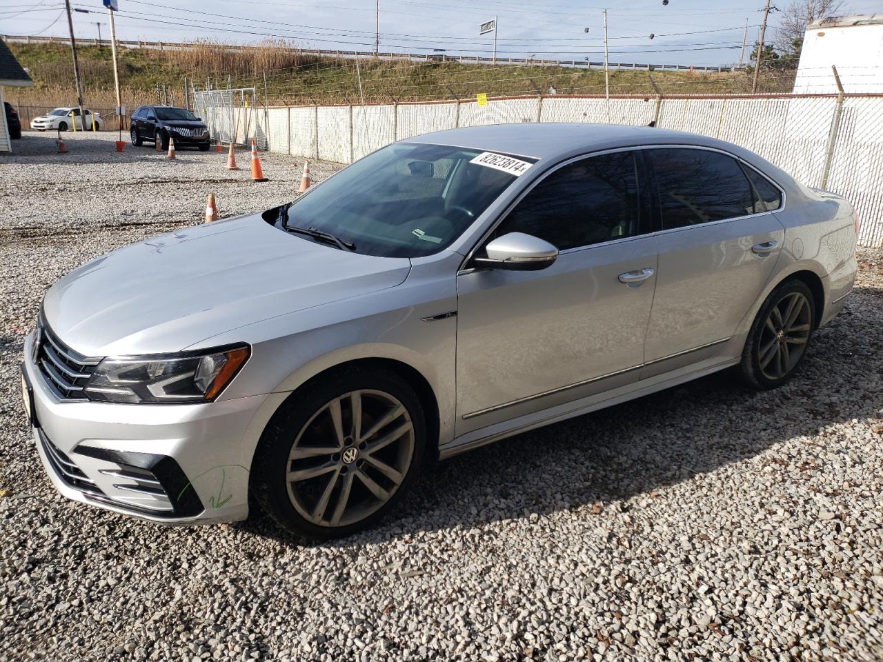 Lot #3037018726 2017 VOLKSWAGEN PASSAT R-L