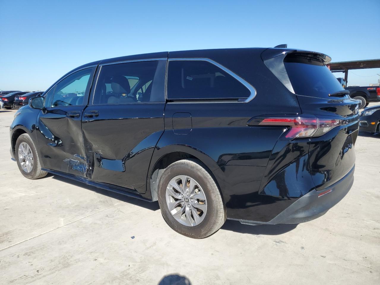 Lot #2990926308 2023 TOYOTA SIENNA LE