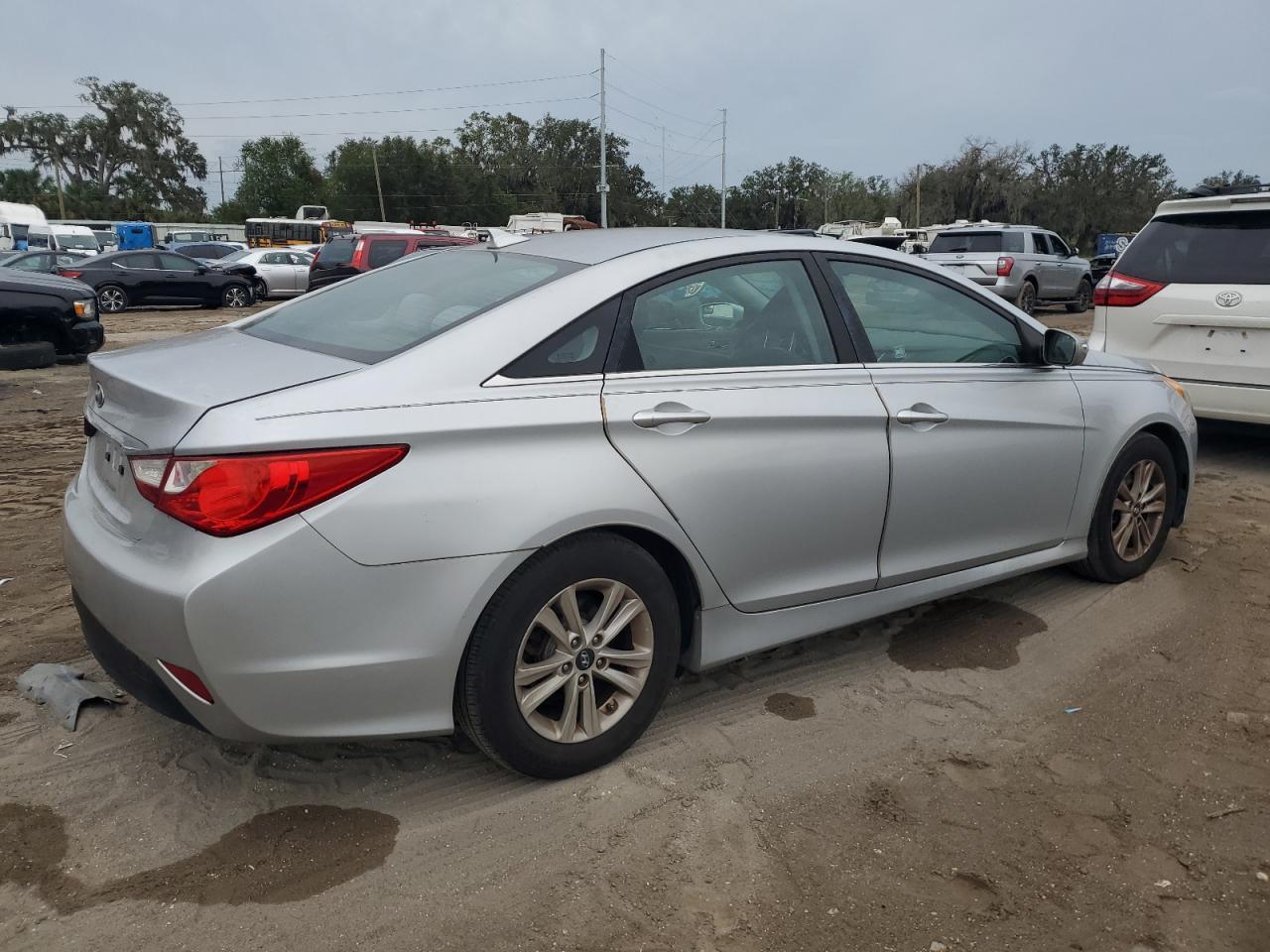 Lot #3030644102 2014 HYUNDAI SONATA GLS