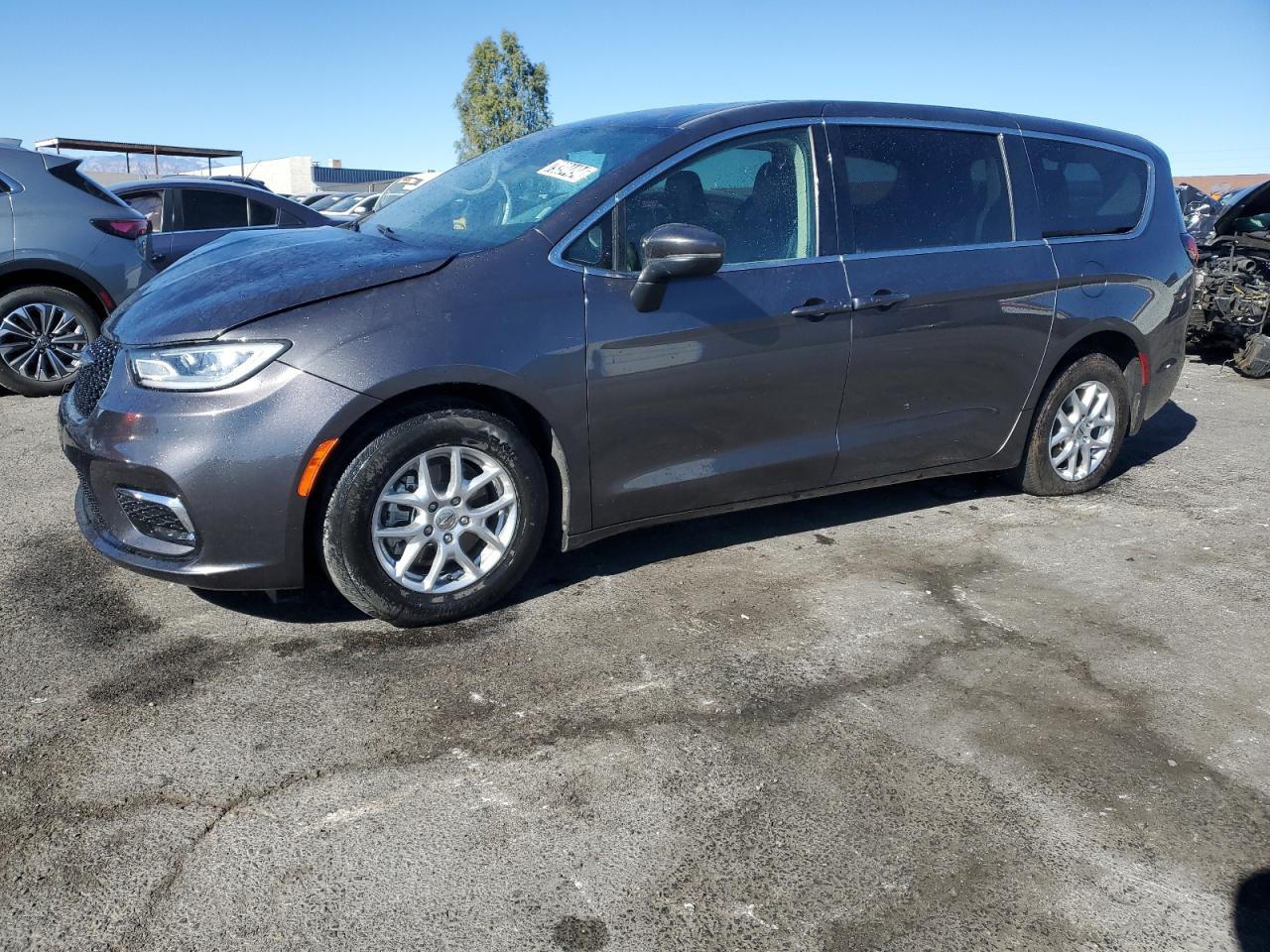  Salvage Chrysler Pacifica