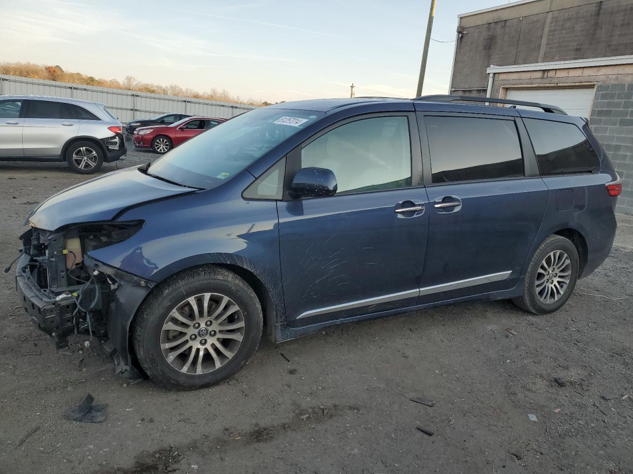  Salvage Toyota Sienna