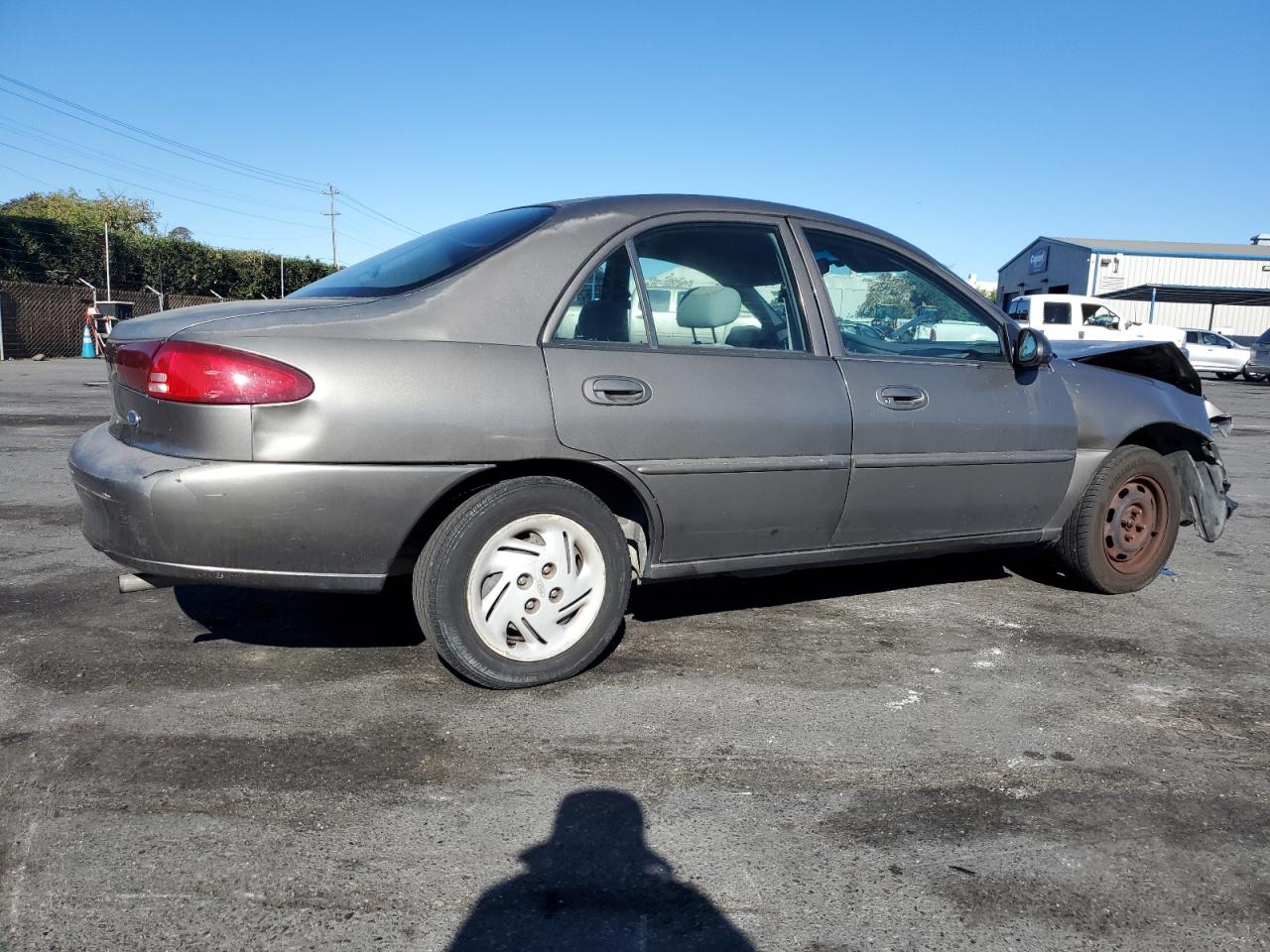 Lot #2974686229 2001 FORD ESCORT