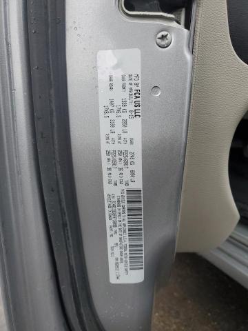 2015 CHRYSLER TOWN & COU - 2C4RC1BG8FR718098