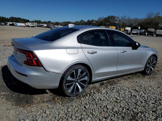 2022 VOLVO S60 B5 MOM - 7JRL12FZ4NG177811