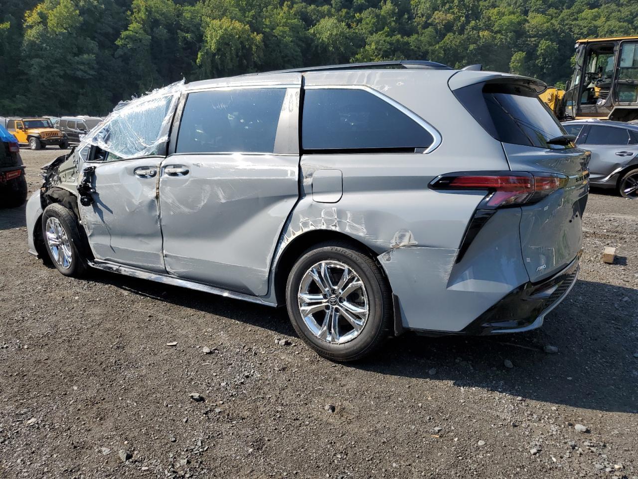 Lot #2974711060 2023 TOYOTA SIENNA XSE