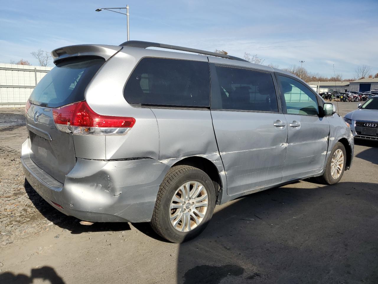 Lot #2991002226 2014 TOYOTA SIENNA XLE