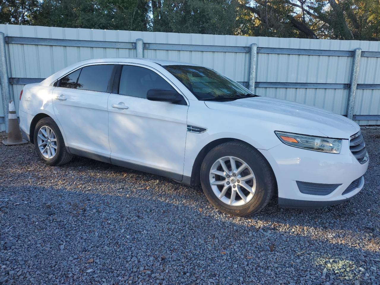 Lot #2995757506 2013 FORD TAURUS SE