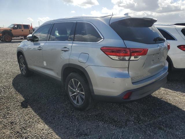 VIN 5TDKZRFH5KS564839 2019 Toyota Highlander, SE no.2